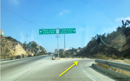 3. Follow the sings for SAN DIEGO/ZONA RIO to take the off ramp on the right. You will loop around on the off ramp.